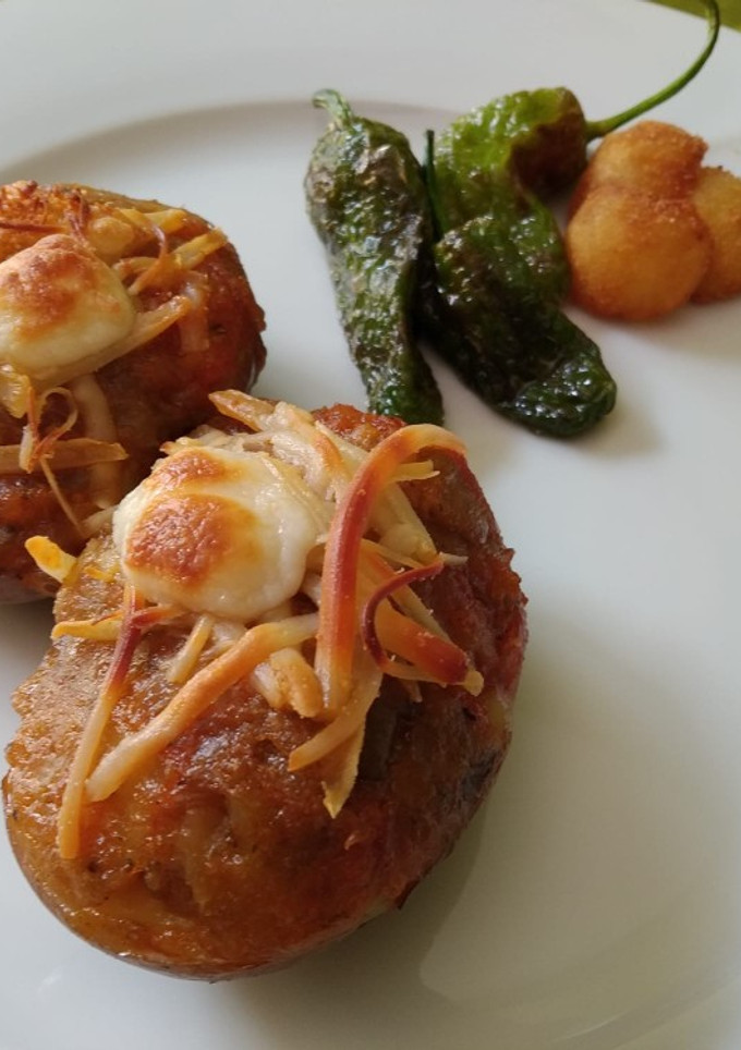 Una foto de Patatas con corazón de Pitiminí (berenjena con sobrasada y queso)