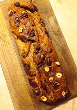 Une photo de Cake noisette chocolat banane
