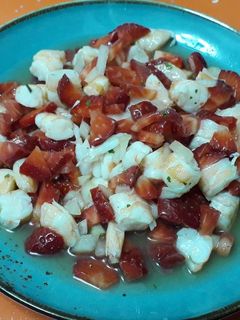Una foto de Ensalada o tartar de Langostinos con Fresas
