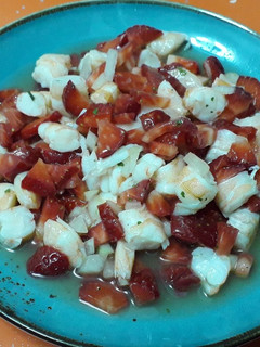 Una foto de Ensalada o tartar de Langostinos con Fresas