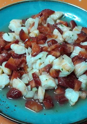 Una foto de Ensalada o tartar de Langostinos con Fresas