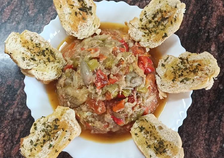 Pisto de verduras y atún al horno
