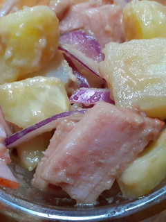 Una foto de Ensalada de Papa y Jamón Estilo Japonesa -  Potesala (ポテサラ)
