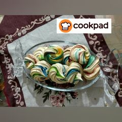 A picture of Rainbow Meringue.