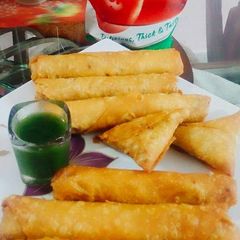 A picture of Chicken Vegetables Rolls.