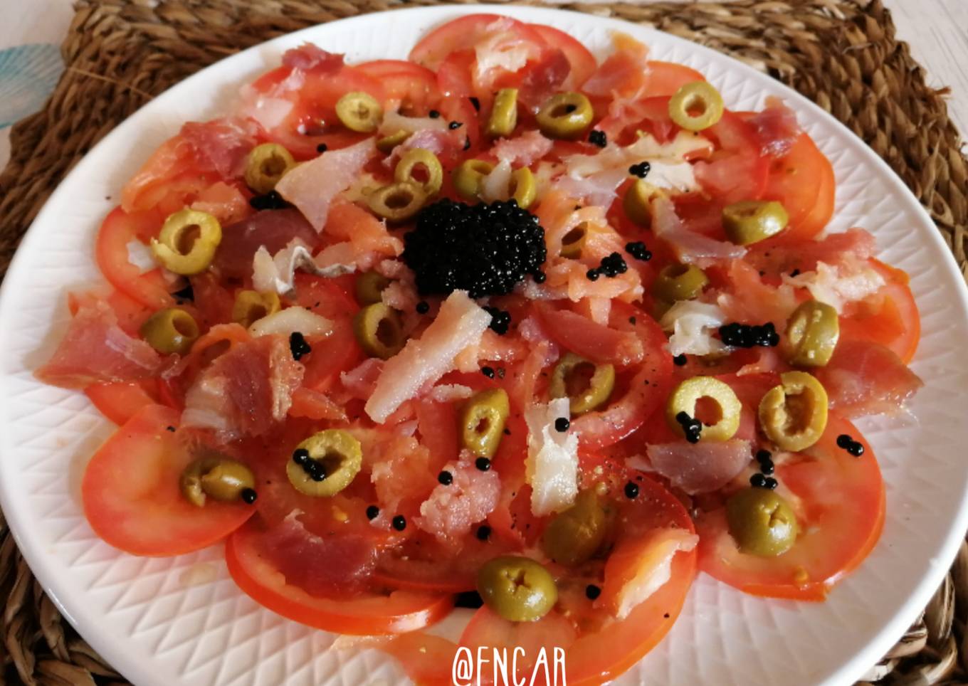Carpaccio de tomate con ahumados