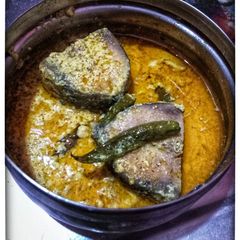 A picture of Ilish bhapa.