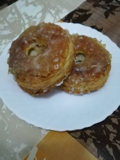 Una foto de Roscas de hojaldre con cidra con glaseado