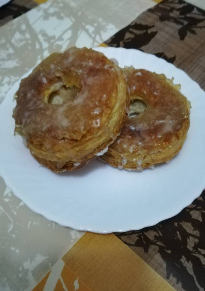 Una foto de Roscas de hojaldre con cidra con glaseado