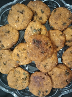 બાજરી અને મેથી ની ભાજી ના વડા (Bajri Methi Bhaji Vada Recipe In Gujarati) રેસીપી મુખ્ય ફોટો
