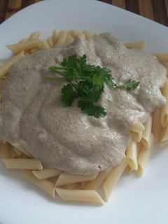 Una foto de Macarrones con salsa de champiñones frescos