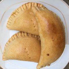 A picture of Potatoless meat pie.
