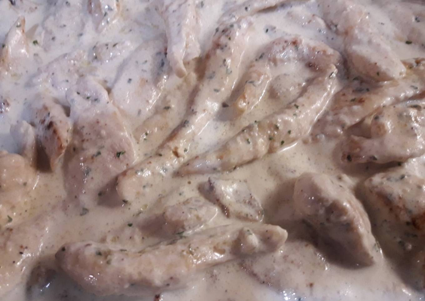 Pechugas con nata y butifarra blanca