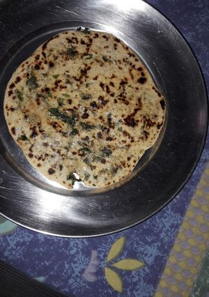 A picture of Green dhaniya paratha.