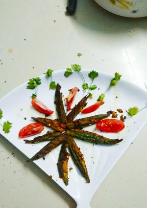 भरवा भिंडी (Bharwa bhindi recipe in Hindi) रेसिपी मुख्य फोटो