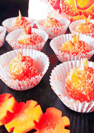A picture of Carrot coconut ladoo.
