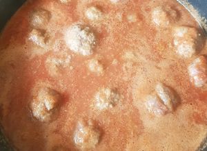 Una foto de Albóndigas con arroz en caldillo con chipotle