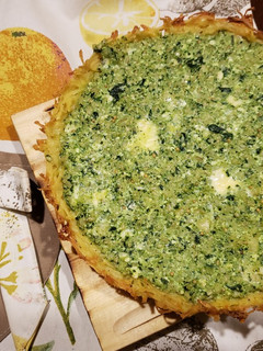 Una foto de Tarta de verdura con base de papa😋