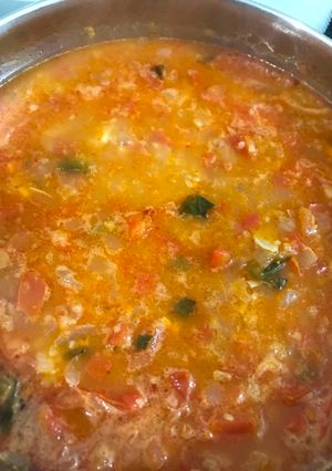 صورة لوصفة برغل بالبندورة مع الفليفلة الخضرا والحبق