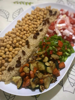 Una foto de Ensalada de garbanzos y quinoa