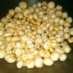 A picture of Roasted salted Makhana.