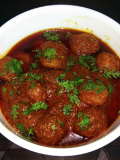 कश्मीरी दम आलू (Kashmiri dum aloo recipe in Hindi) रेसिपी मुख्य फोटो