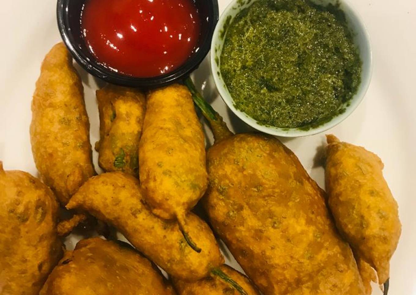 Hari Chili Ke Pakore (Green Chili)
