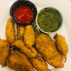A picture of Hari mirch ke pakoray (Green Chilli Fritters).