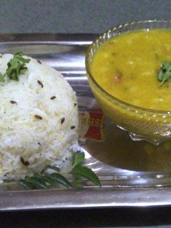 જૈન દાલ ફ્રાય જીરા રાઈસ(jain dal fry jira rice recipe in Gujarati) રેસીપી મુખ્ય ફોટો