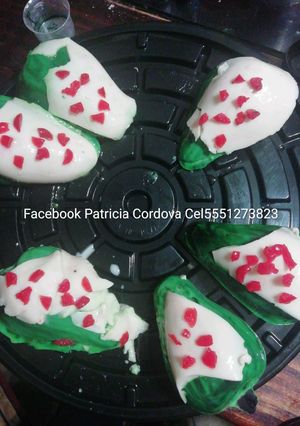 Una foto de Chiles nogada de gelatina