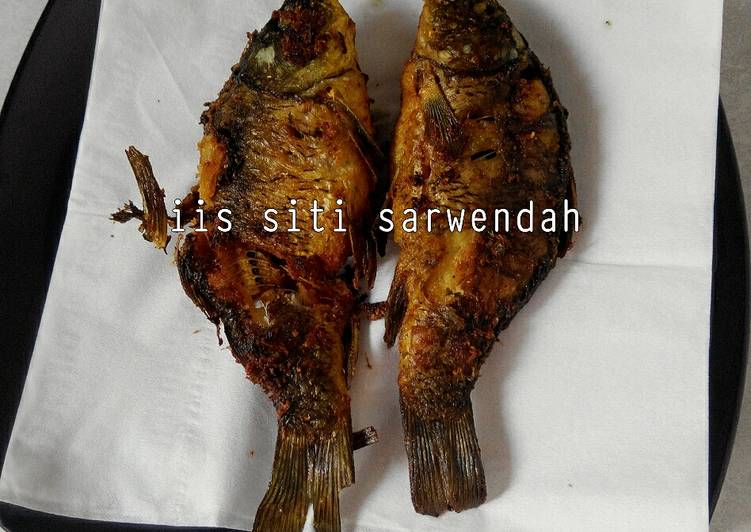 Resep Ikan goreng oleh iis siti sarwendah - Cookpad