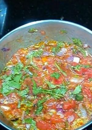A picture of Roasted tomato chutney.