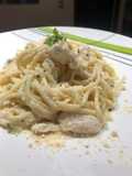 Pasta con bechamel y pollo