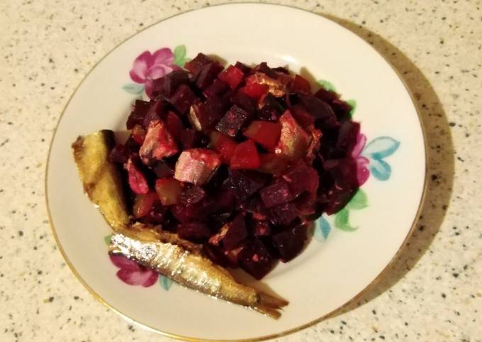 Салат из свеклы и шпрот