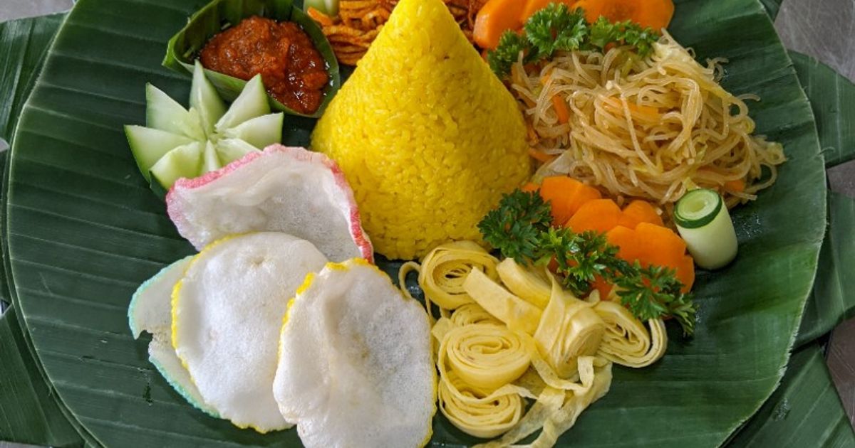 Nasi kuning komplit