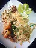 Pad Thai con camarón y pollo