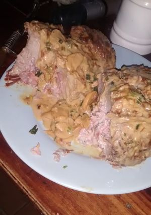 Una foto de Bondiola rellena panceta y roquefort
