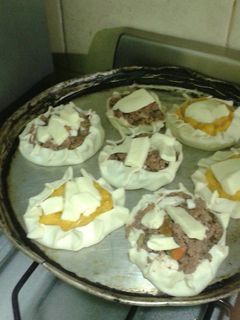 Una foto de Canastitas de carne y queso