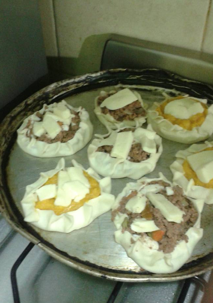 Una foto de Canastitas de carne y queso