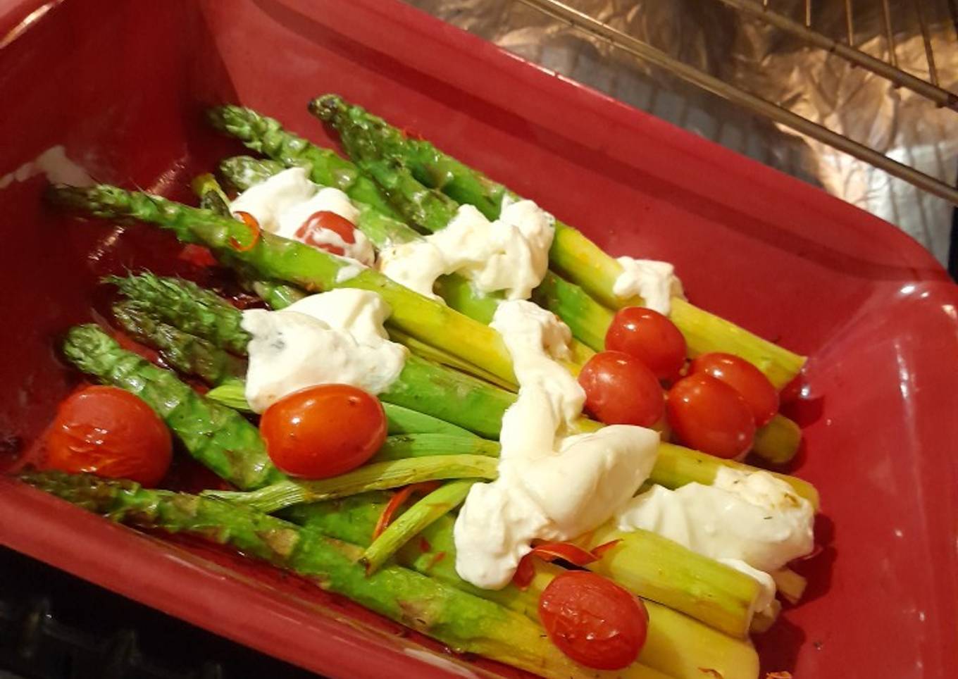 Asparagus with burrata in the oven