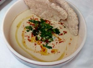 Una foto de Hummus libanés
