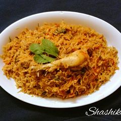 A picture of Chicken biryani.
