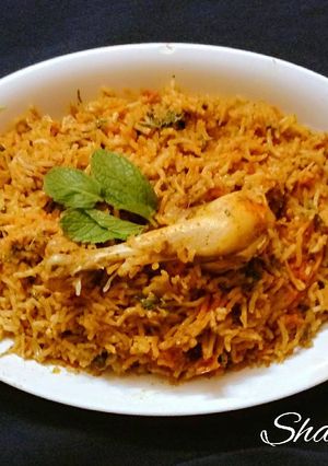 A picture of Chicken biryani.