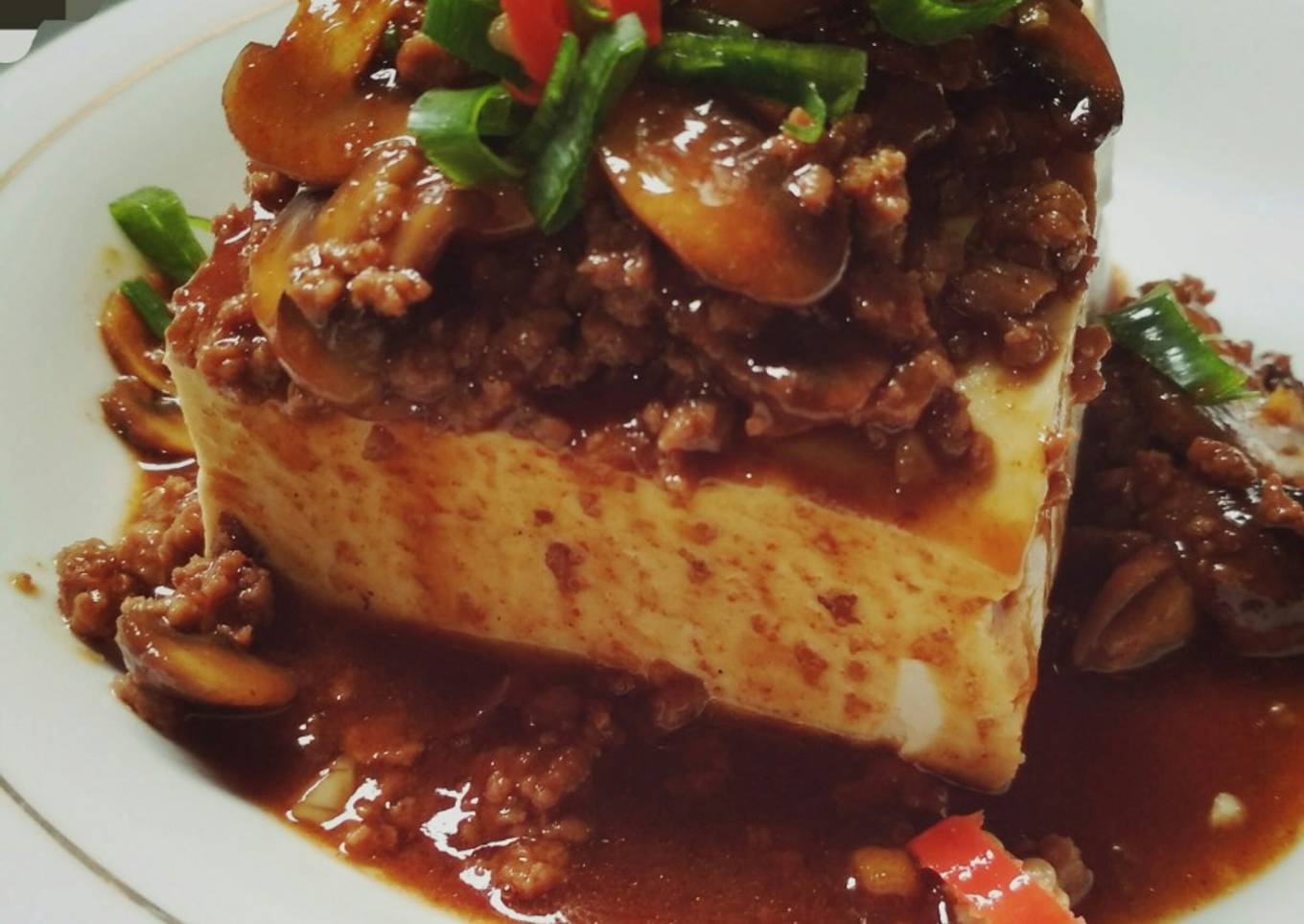 Kukus tahu sutra topping daging sapi cincang Dan jamur