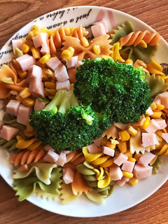 Una foto de Pasta con brócoli 🥦