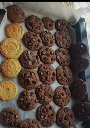 A picture of Choco chip cookies kids tasty snack.