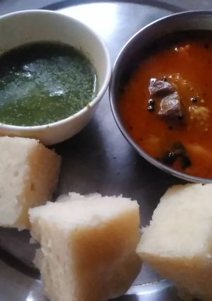 स्टीम्ड चौकोर इडली (steamed chokar idli recipe in Hindi) रेसिपी मुख्य फोटो