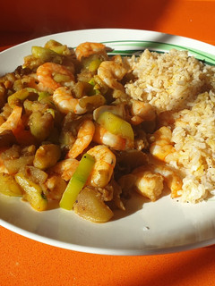 Una foto de Wok de langostinos antiinflamatorio