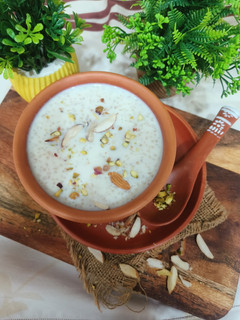 दलिया की खीर (daliya kheer recipe in Hindi) रेसिपी मुख्य फोटो