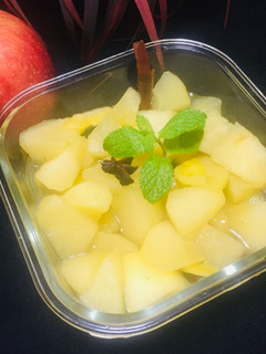 Una foto de Compota De manzana 🍎🍎🍋🥄